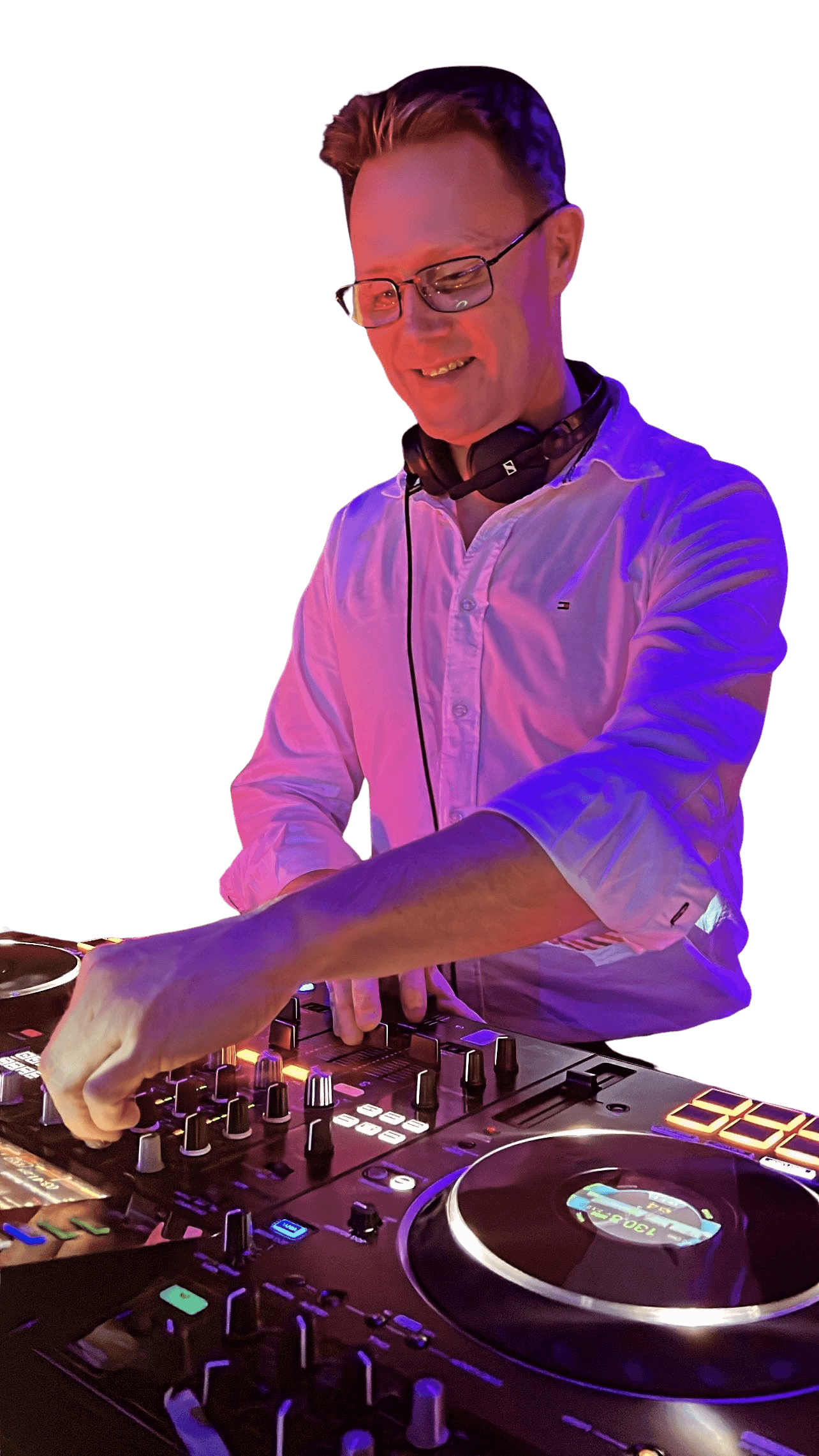 Philippe aux platines, en mix dans un club